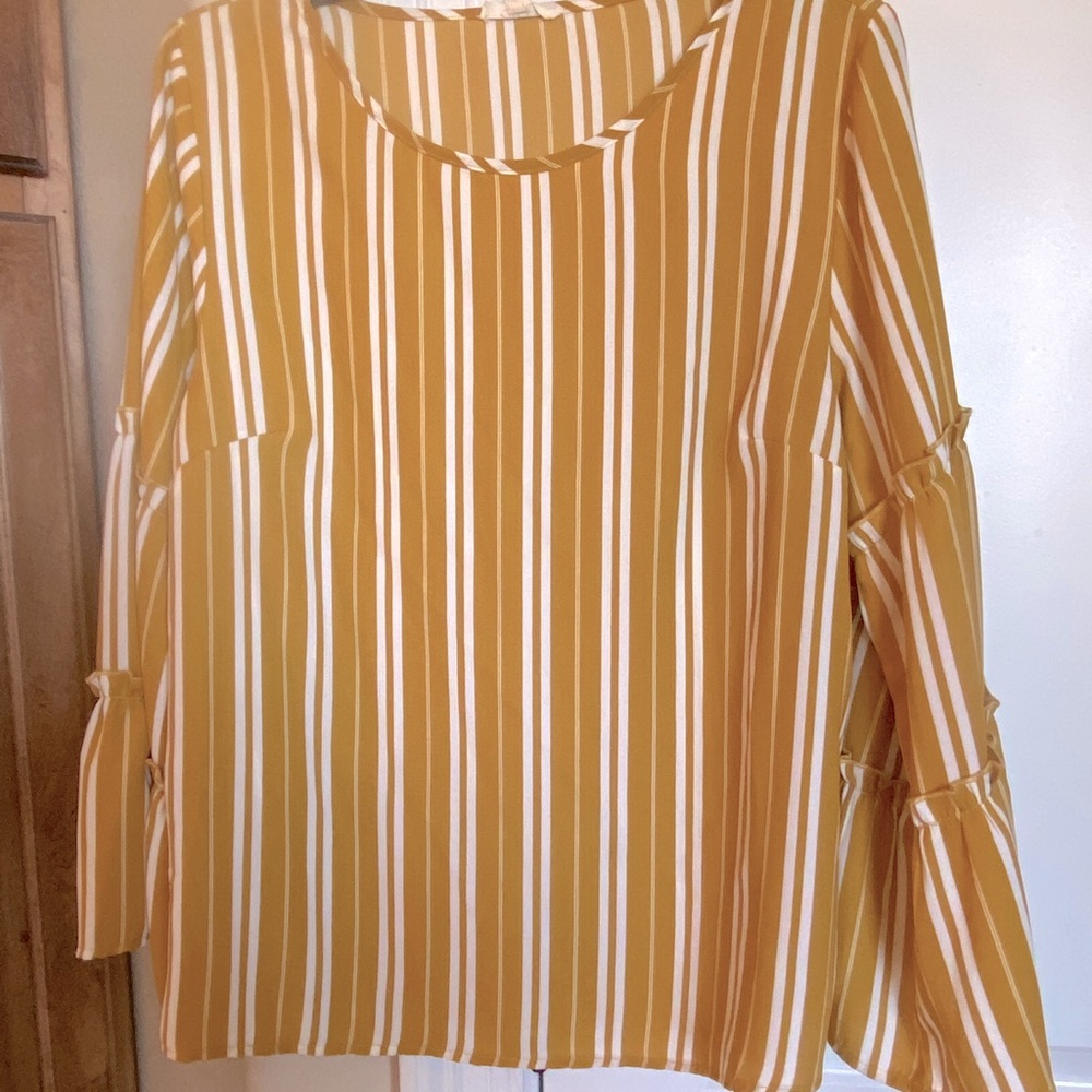 Bell sleeves mustard striped top. Size M